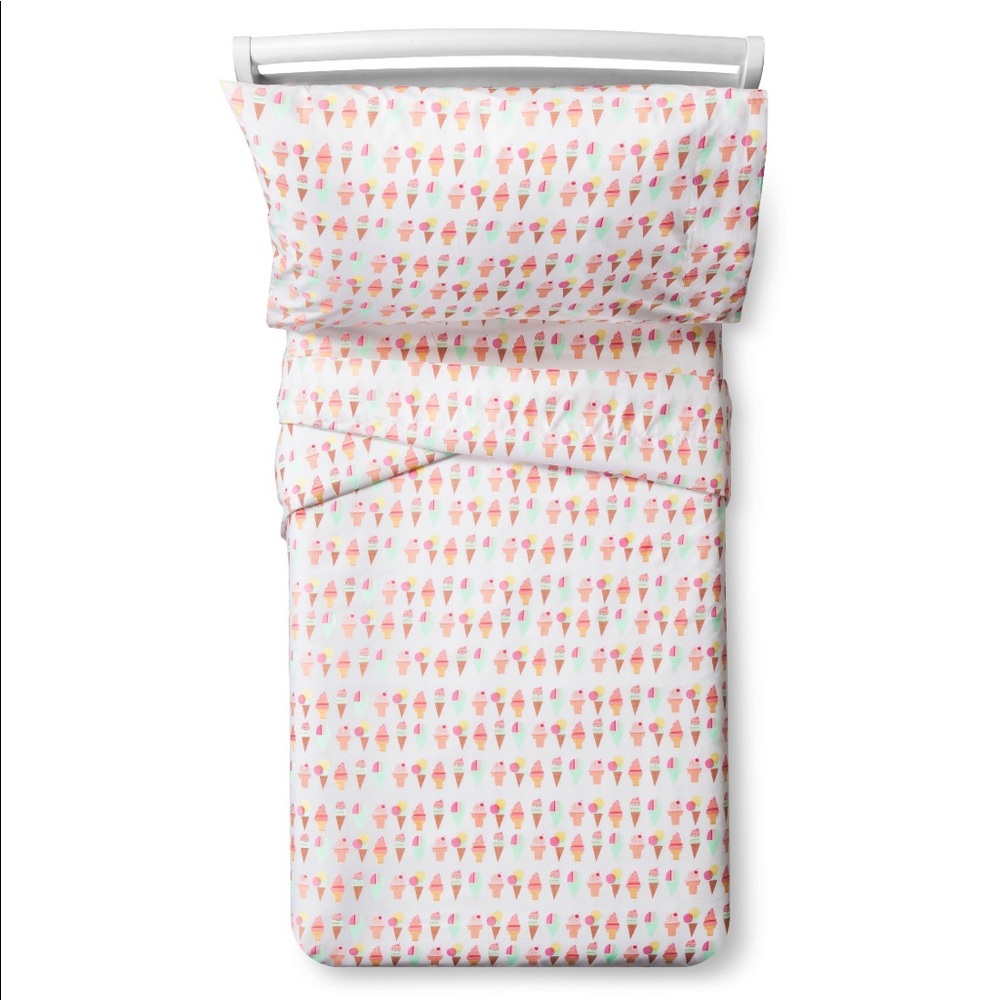 Pillowfort Toddler Sheet Set